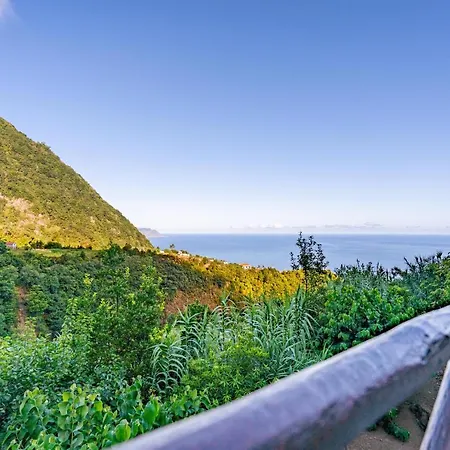 Fontes 7 * Ponta Delgada (Madeira)